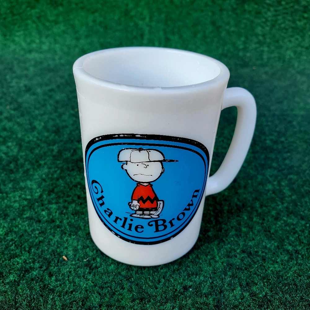 Snoopy Peanuts Coffee Cup Mug Schultz Charlie Brown Milk Glass Avon 1969
